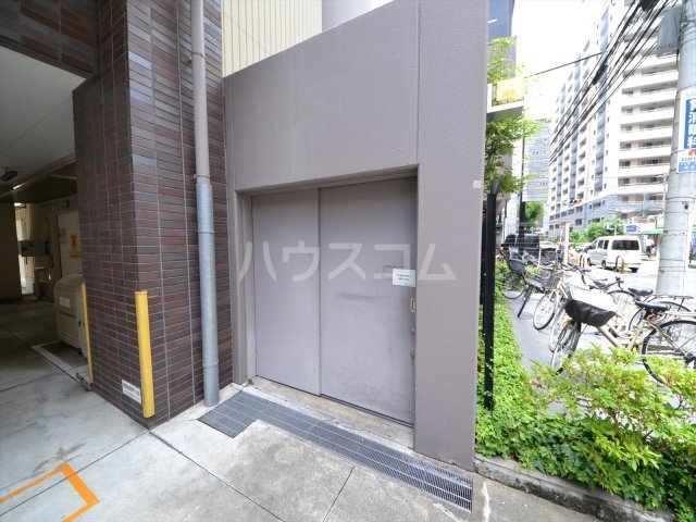 19/30 エントランス