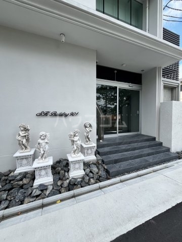 27/30 エントランス