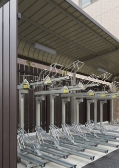 16/23 エントランス