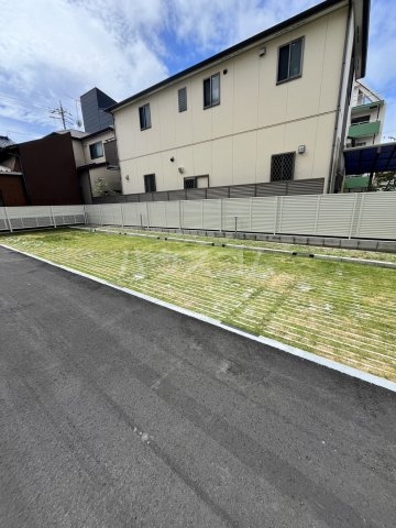 27/30 駐車場