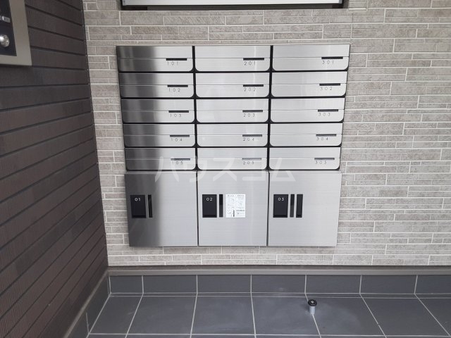 24/30 エントランス