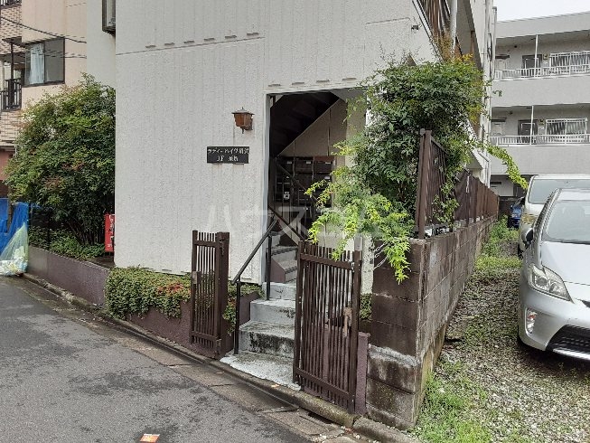 24/30 エントランス