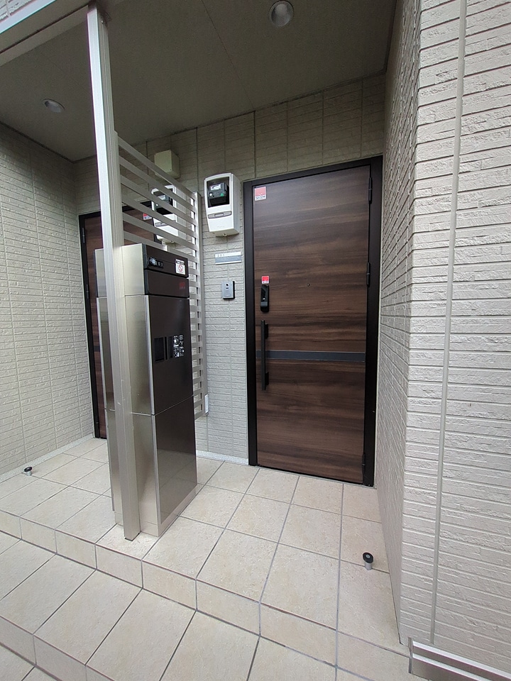 27/30 エントランス