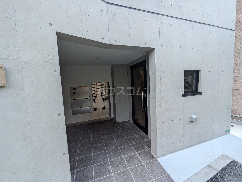 24/30 エントランス