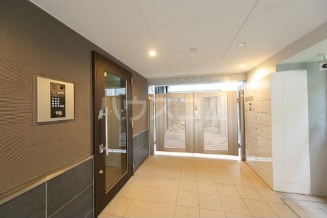 16/18 エントランス