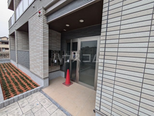 26/30 エントランス