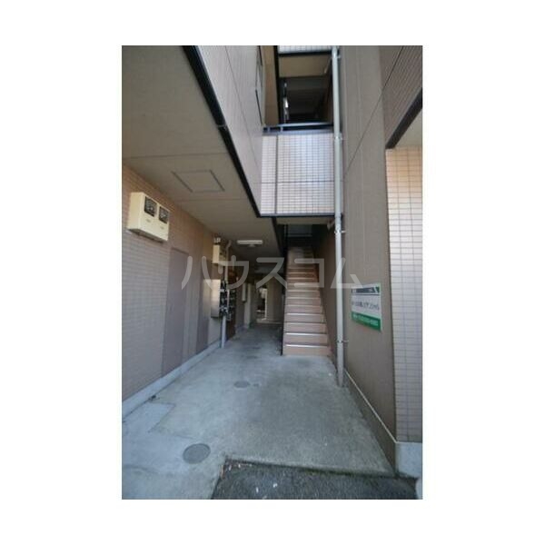 18/28 エントランス