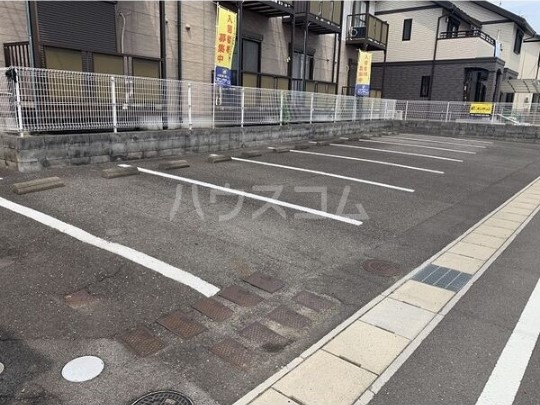 18/25 駐車場