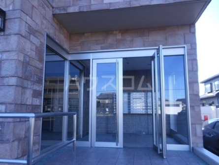 19/30 エントランス