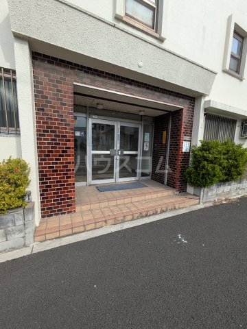 24/30 エントランス