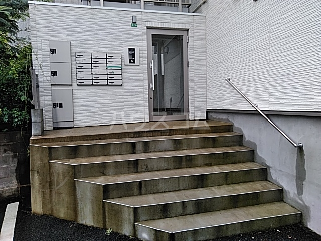 26/30 エントランス