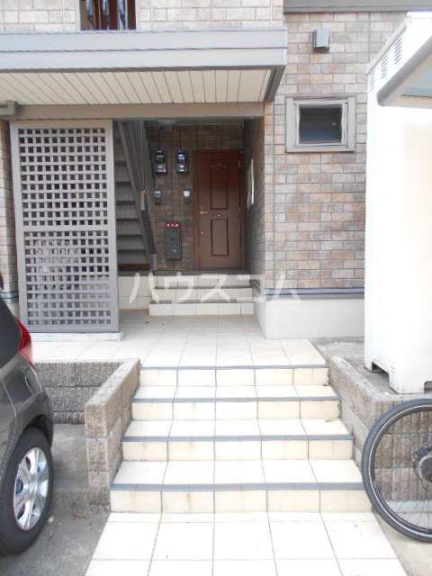 22/26 エントランス