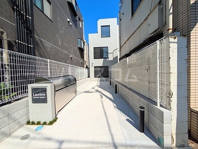 21/26 エントランス