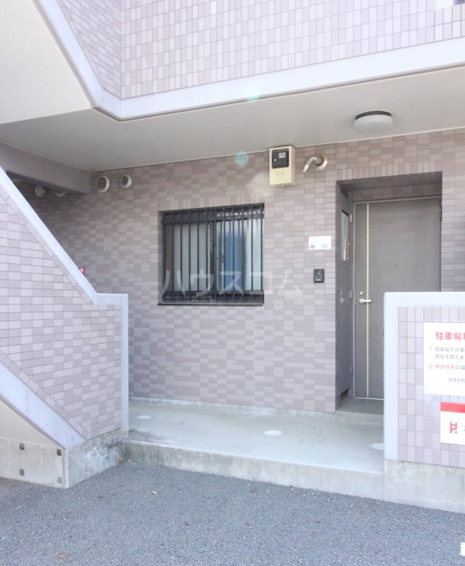 23/29 エントランス