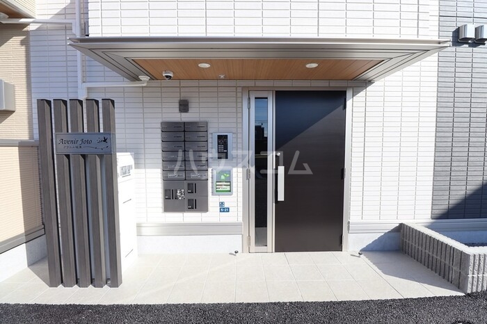 18/29 エントランス