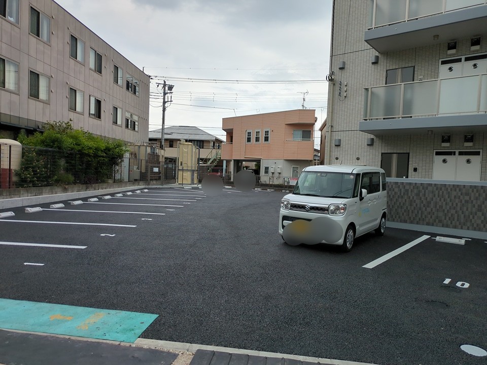 28/30 駐車場