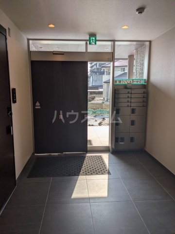 20/23 エントランス