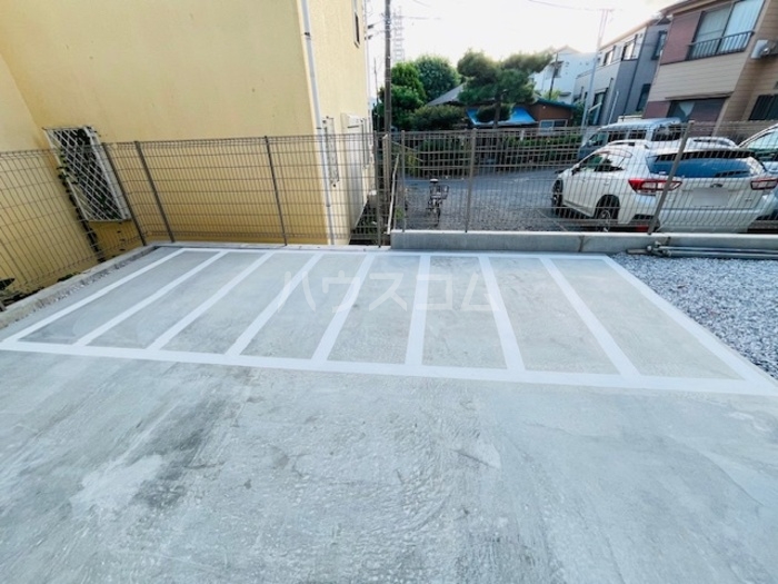 18/25 駐車場