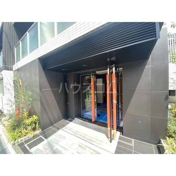 21/30 エントランス