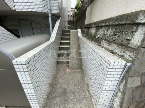 14/15 エントランス