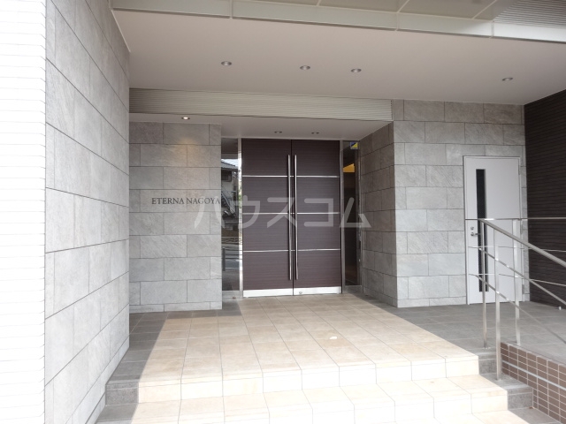 16/23 エントランス