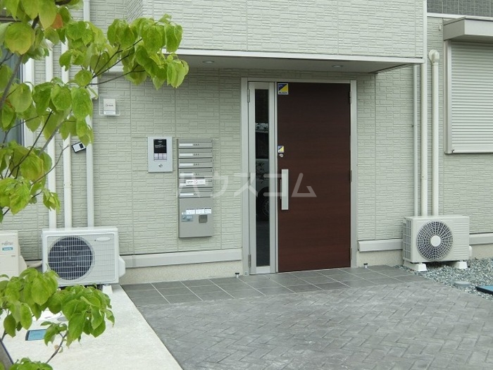 18/23 エントランス