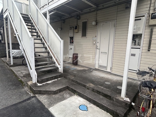 25/27 エントランス