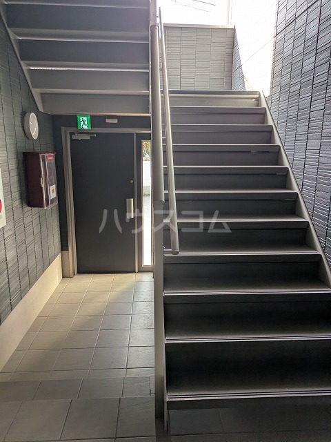 24/30 エントランス