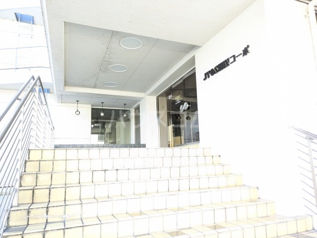 22/27 エントランス