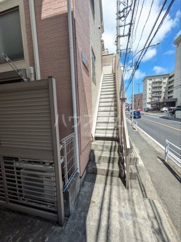 27/28 エントランス