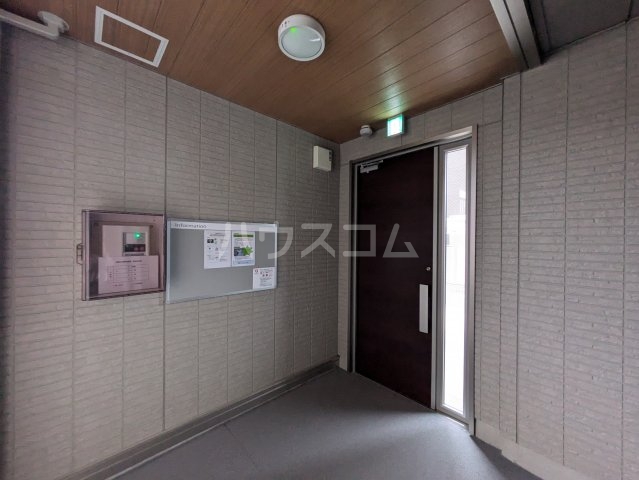 20/30 エントランス