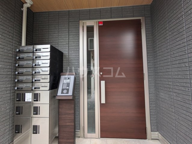 16/26 エントランス