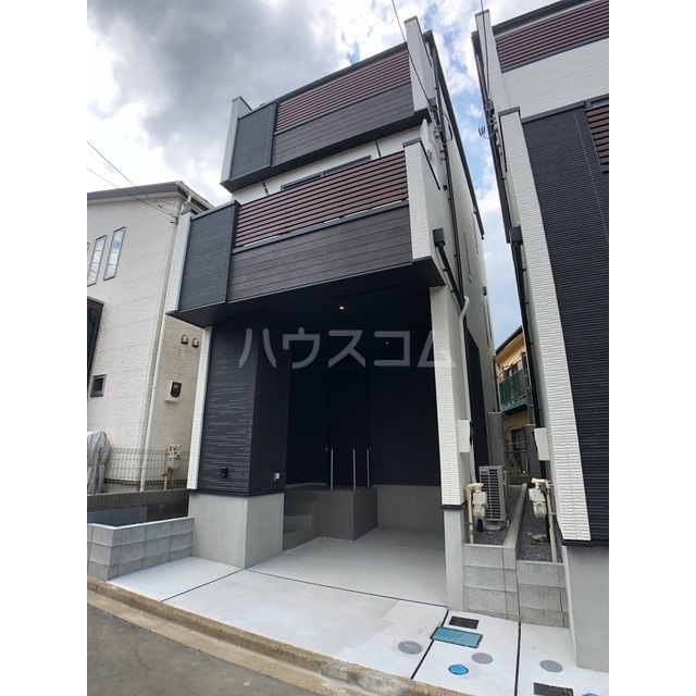 13/18 エントランス