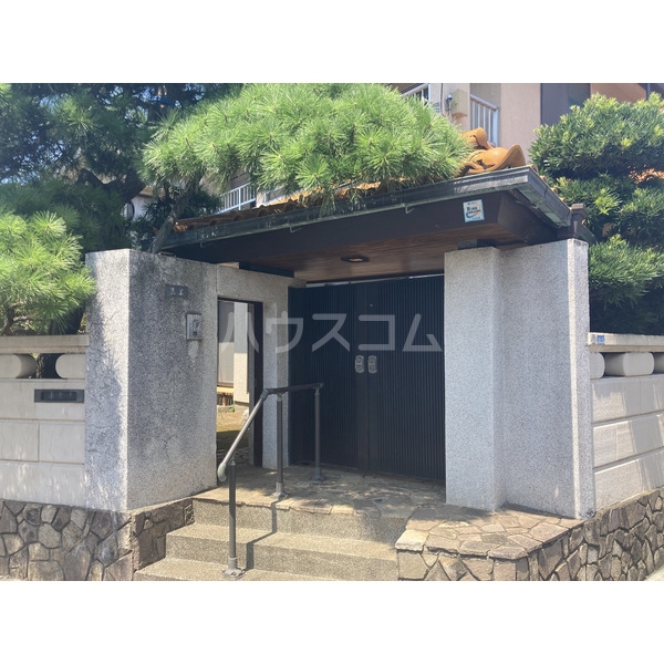 18/23 エントランス