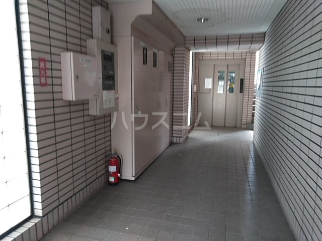 21/29 エントランス