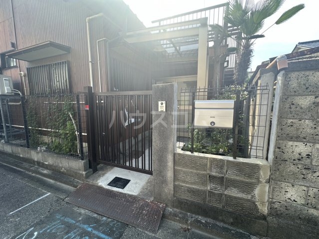 24/27 エントランス