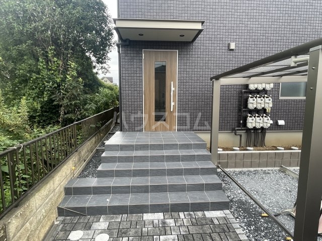 21/30 エントランス