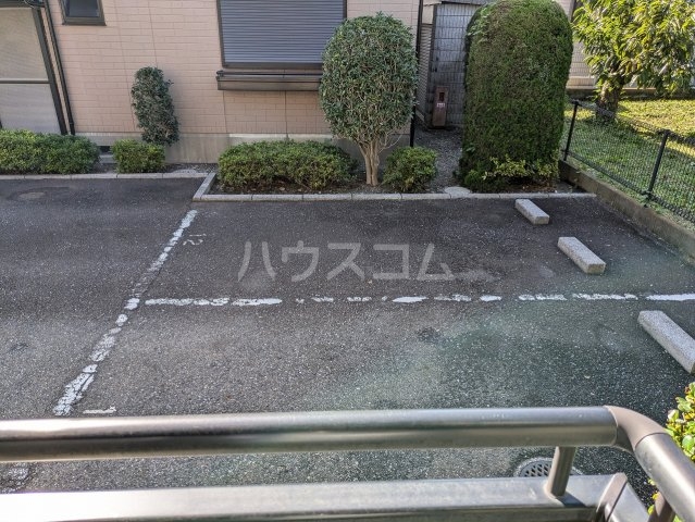 18/28 駐車場