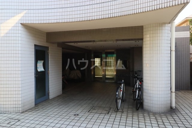 25/30 エントランス