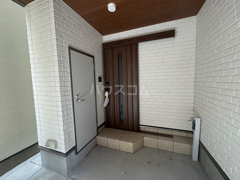 18/21 エントランス