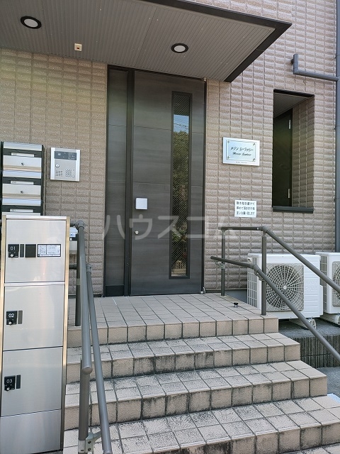 26/30 エントランス