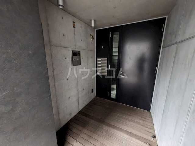 25/30 エントランス