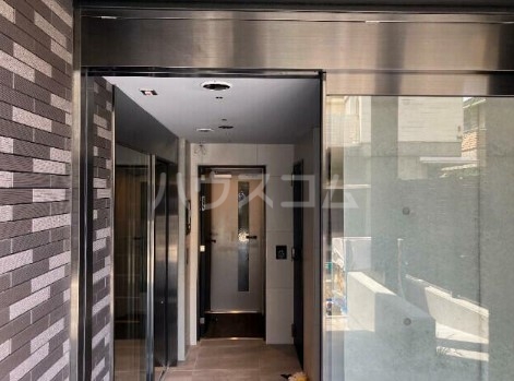 21/30 エントランス