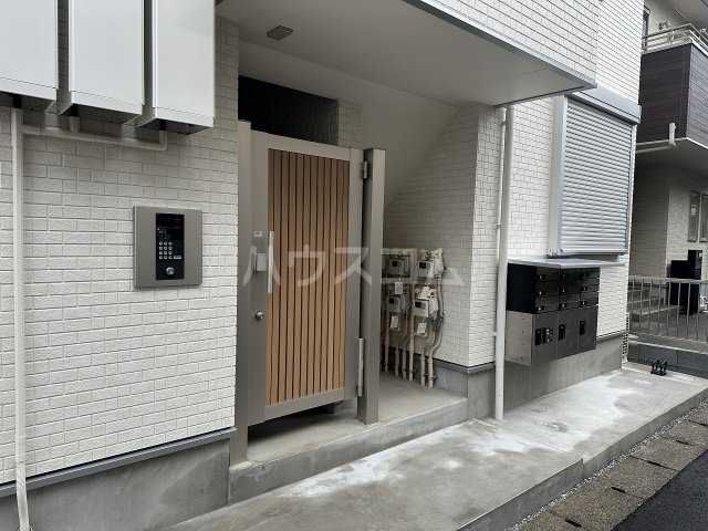 23/30 エントランス