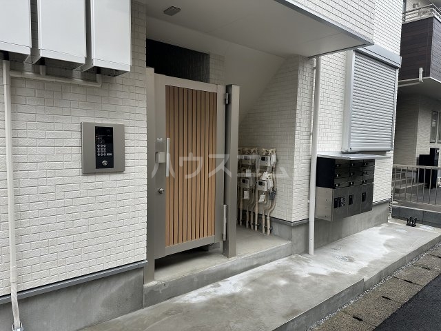 24/30 エントランス
