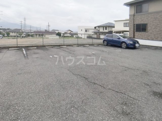 2/5 駐車場
