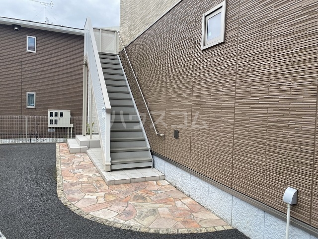 25/29 エントランス