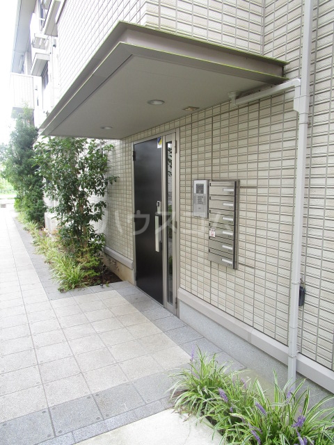 2/4 エントランス