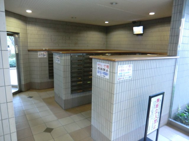 23/30 エントランス