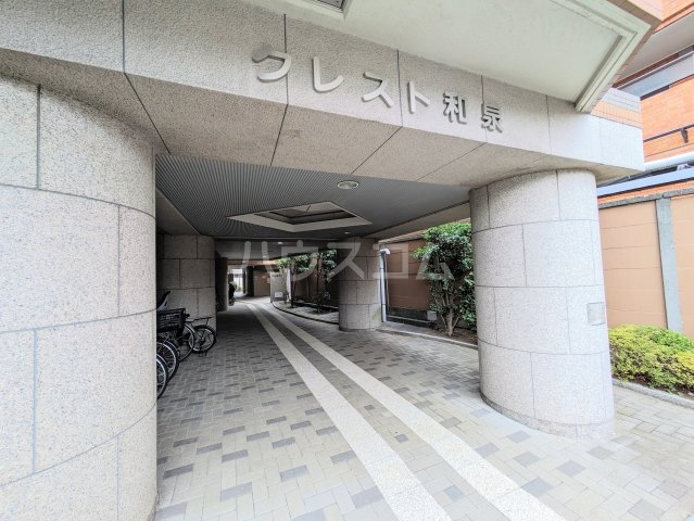 26/30 エントランス